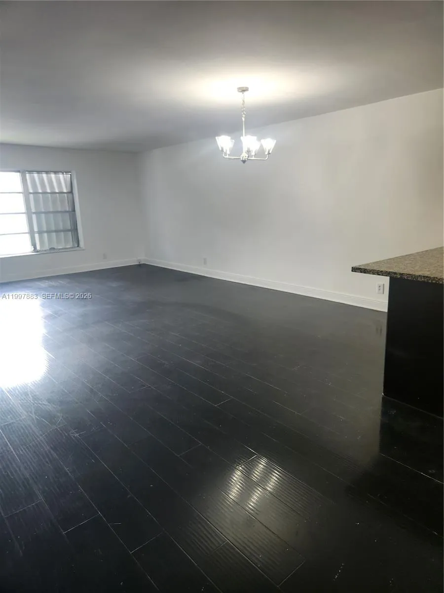 Foto de propiedad en 3811 NW 84th Avenue 2B, Sunrise, FL 33351 Sunrise con MLS# 