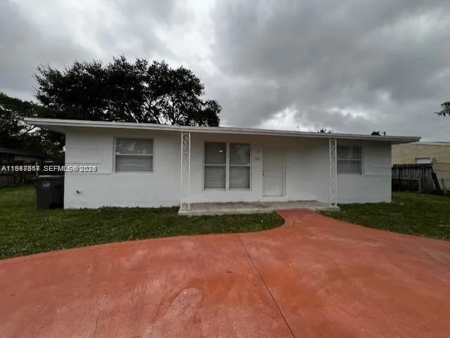 Foto de propiedad en 3811 SW 31st Court, West Park, FL 33023 West Park con MLS# 
