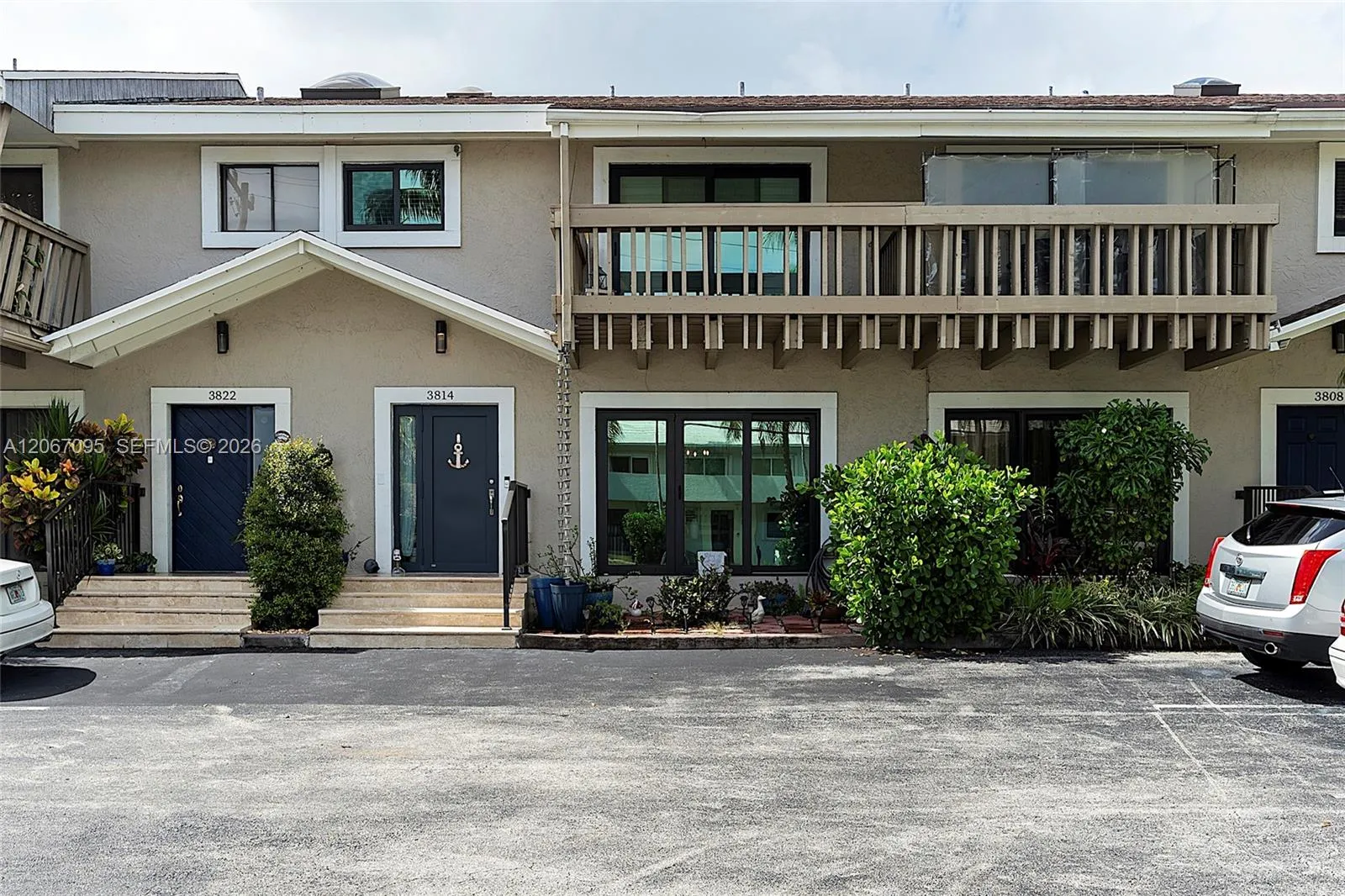 Foto de propiedad en 3814 NE 166th Street 102, North Miami Beach, FL 33160 North Miami Beach con MLS# 