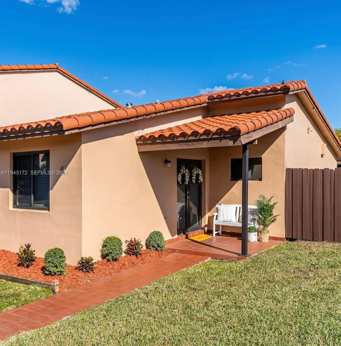 Foto de propiedad en 3815 SW 82nd Avenue 41, Miami, FL 33155 Miami con MLS# 