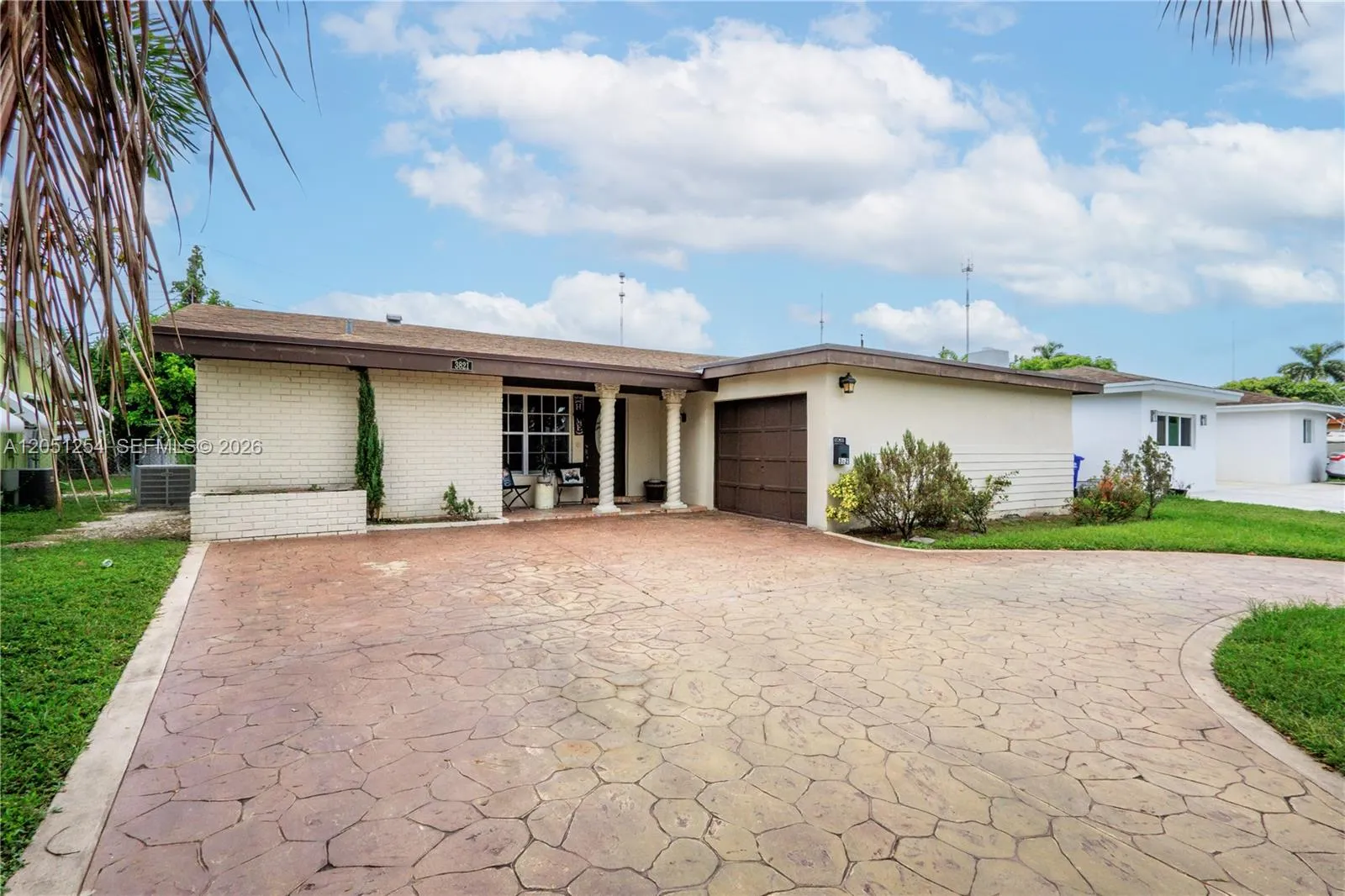 Foto de propiedad en 3821 E Lake Terrace, Miramar, FL 33023 Miramar con MLS# 