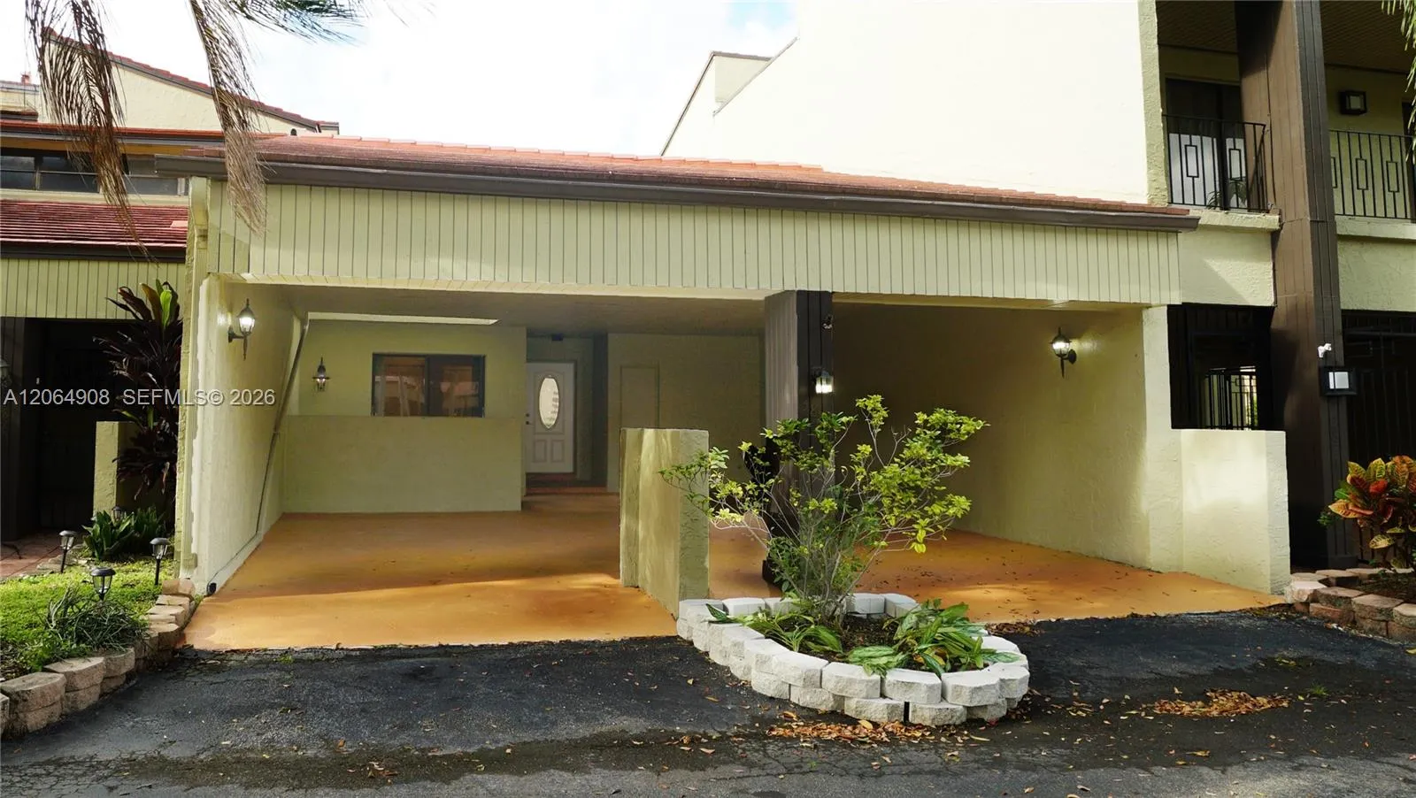 Foto de propiedad en 3823 Estepona Avenue, Doral, FL 33178 Doral con MLS# 