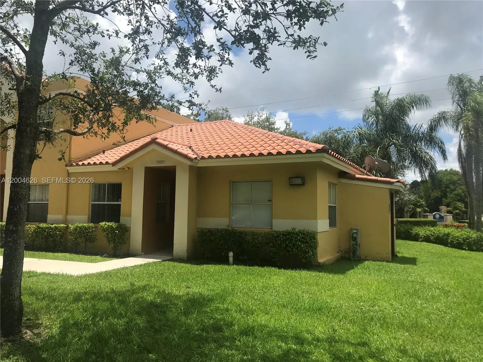 Foto de propiedad en 3825 NW 90th Avenue 3825, Sunrise, FL 33351 Sunrise con MLS# 