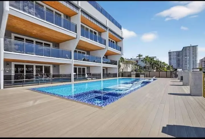 Foto de propiedad en 3826 NE 171st Street 3826, North Miami Beach, FL 33160 North Miami Beach con MLS# 