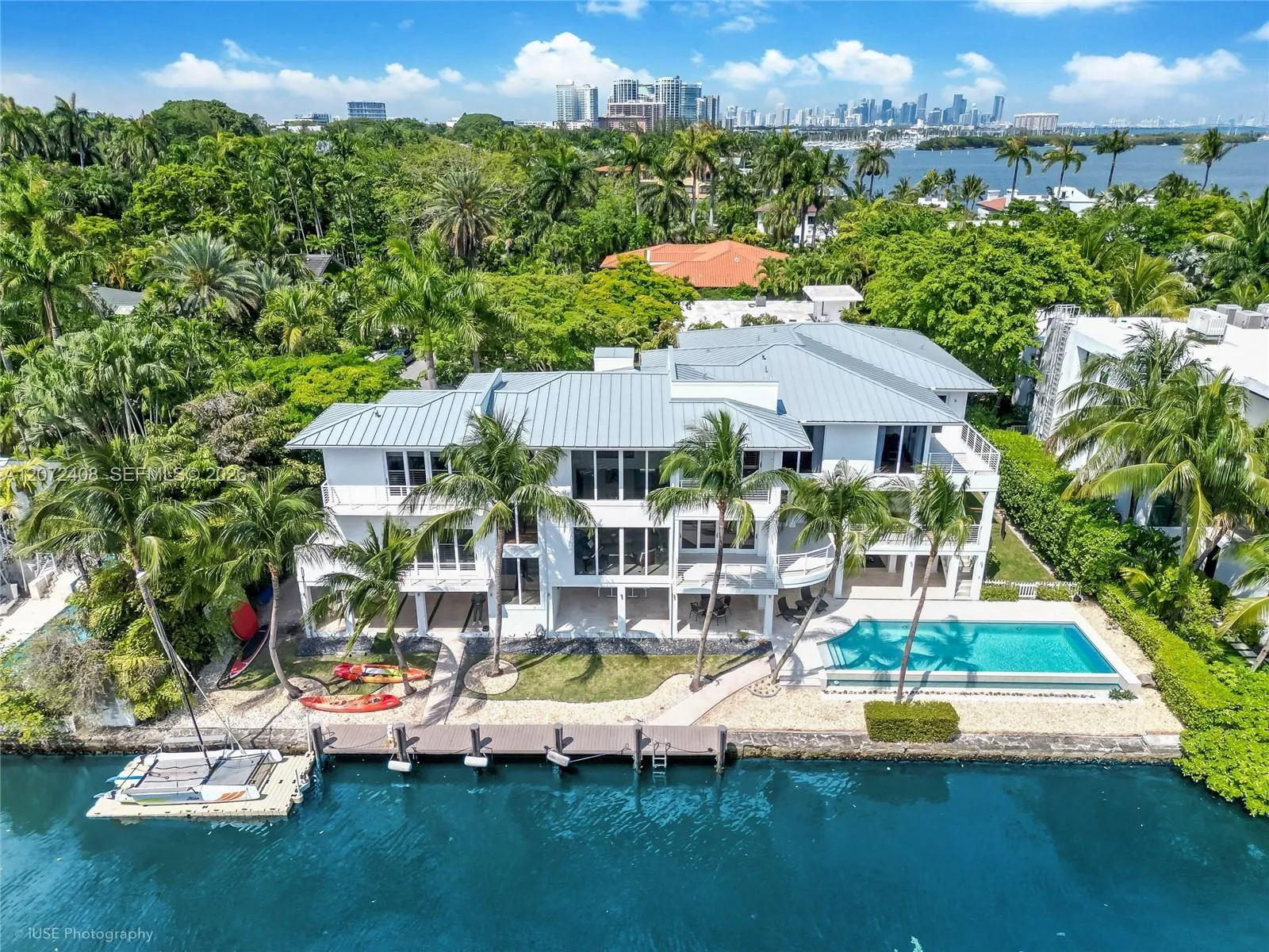 Foto de propiedad en 3835 Carole Court, Miami, FL 33133 Miami con MLS# 