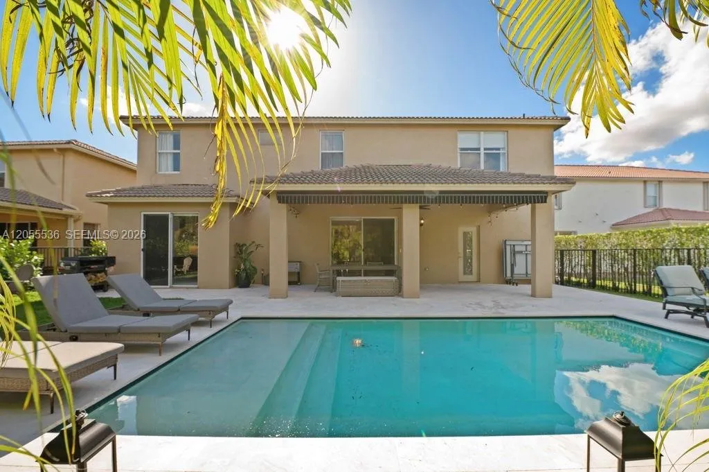 Foto de propiedad en 3846 W Gardenia Avenue, Weston, FL 33332 Weston con MLS# 
