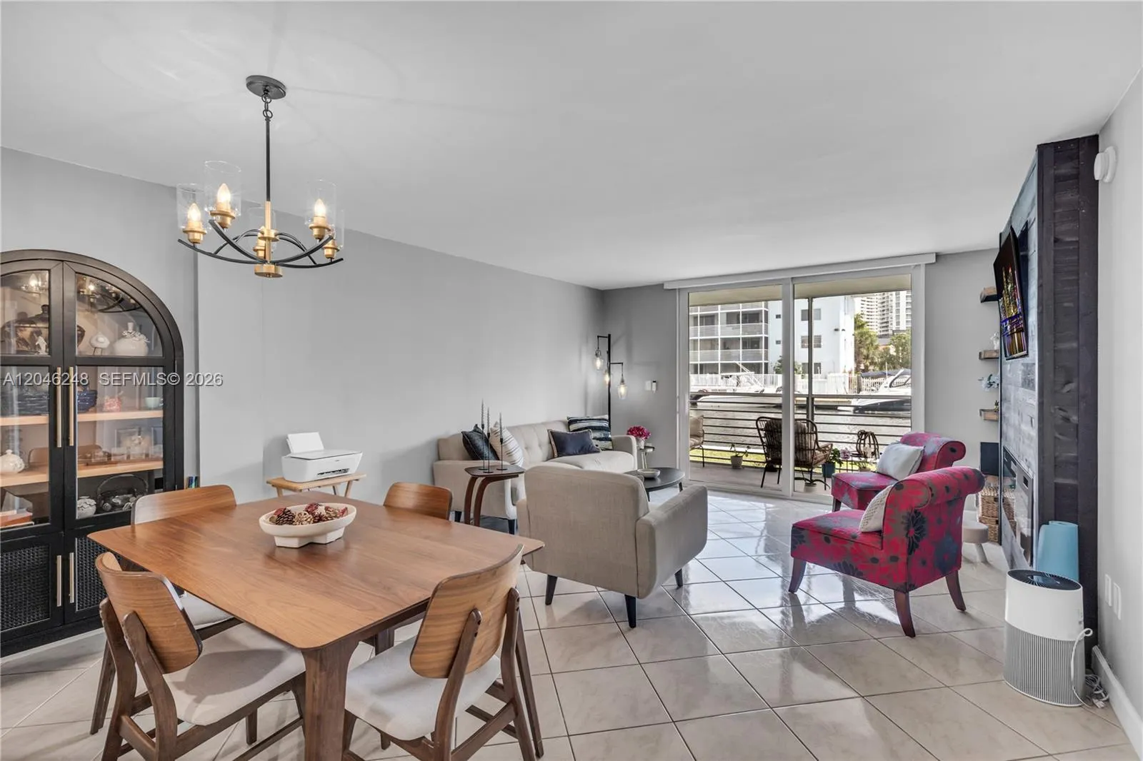 Foto de propiedad en 3849 NE 169th Street 103, North Miami Beach, FL 33160 North Miami Beach con MLS# 