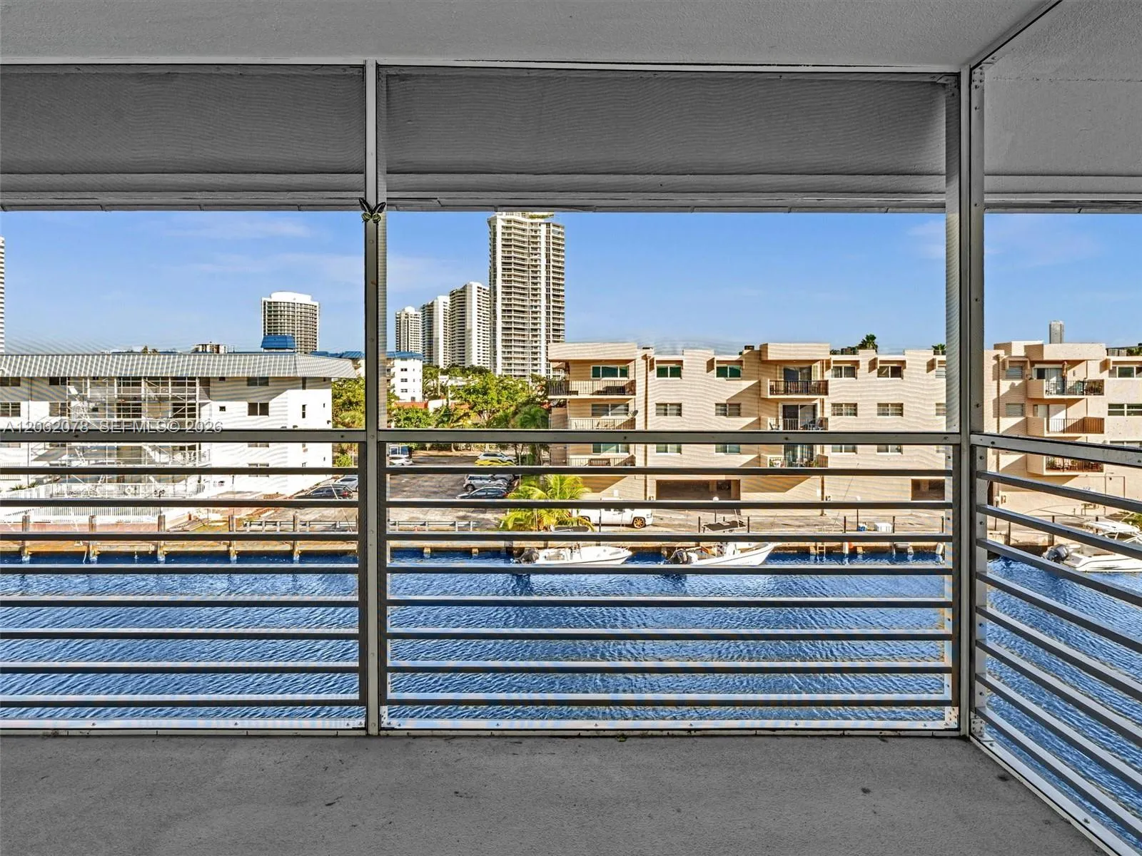 Foto de propiedad en 3849 NE 169th Street 405, North Miami Beach, FL 33160 North Miami Beach con MLS# 