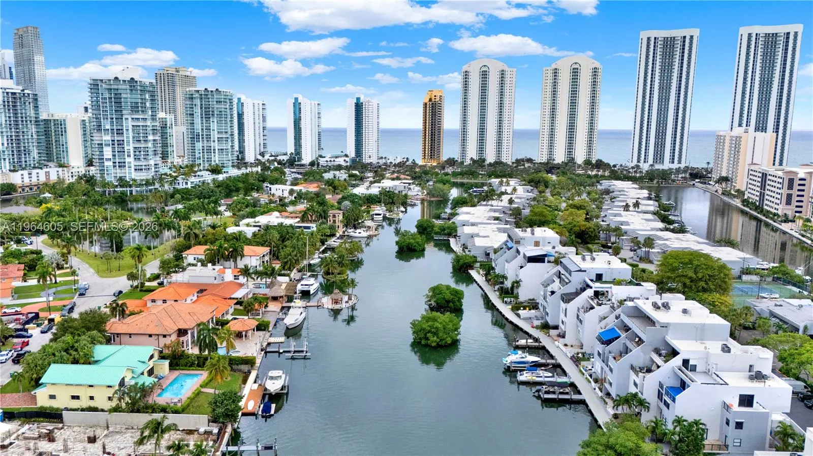 Foto de propiedad en 385 Poinciana Drive 1230, Sunny Isles Beach, FL 33160 Sunny Isles Beach con MLS# 