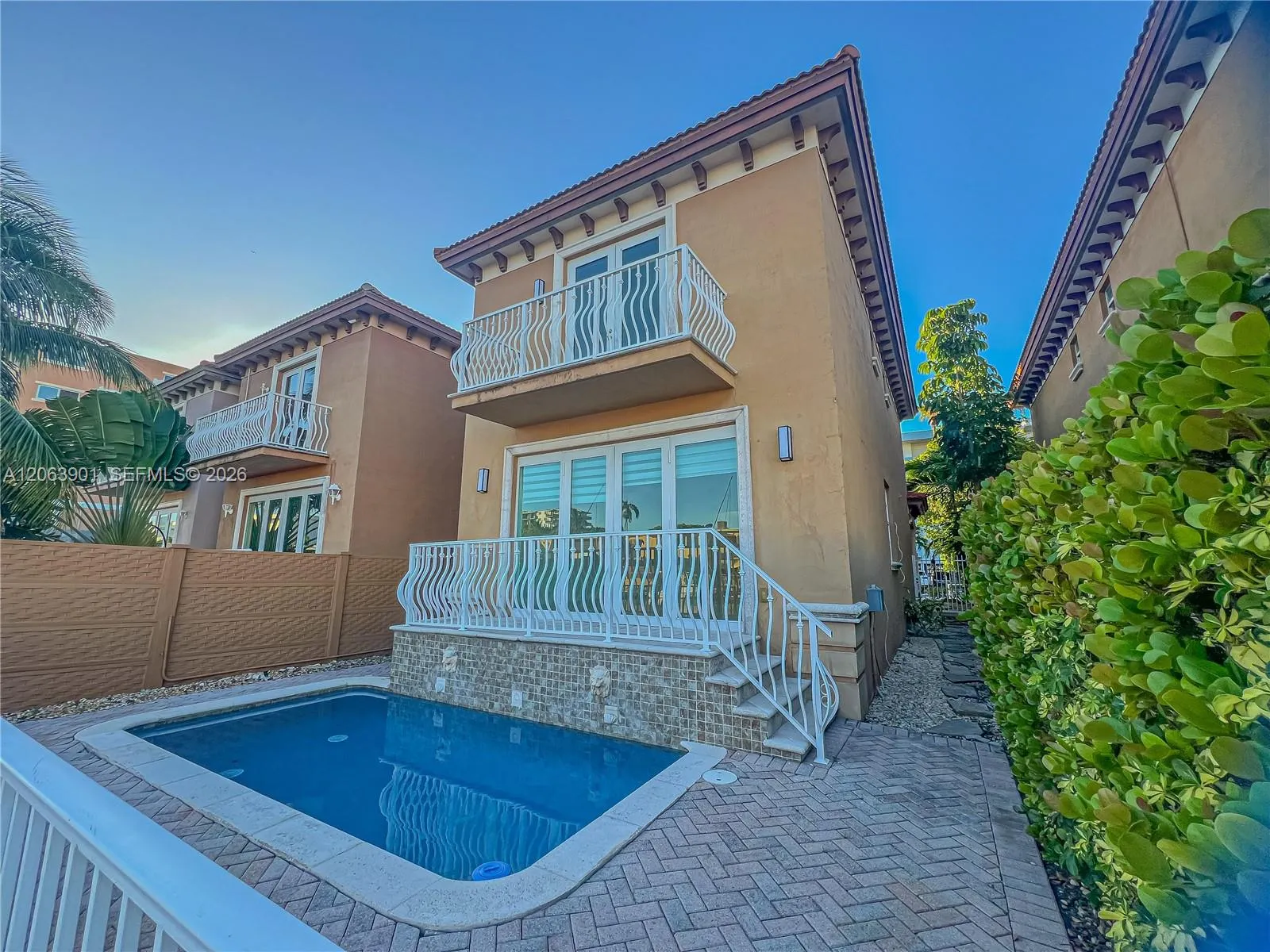 Foto de propiedad en 3850 NE 168th Street 4, North Miami Beach, FL 33160 North Miami Beach con MLS# 