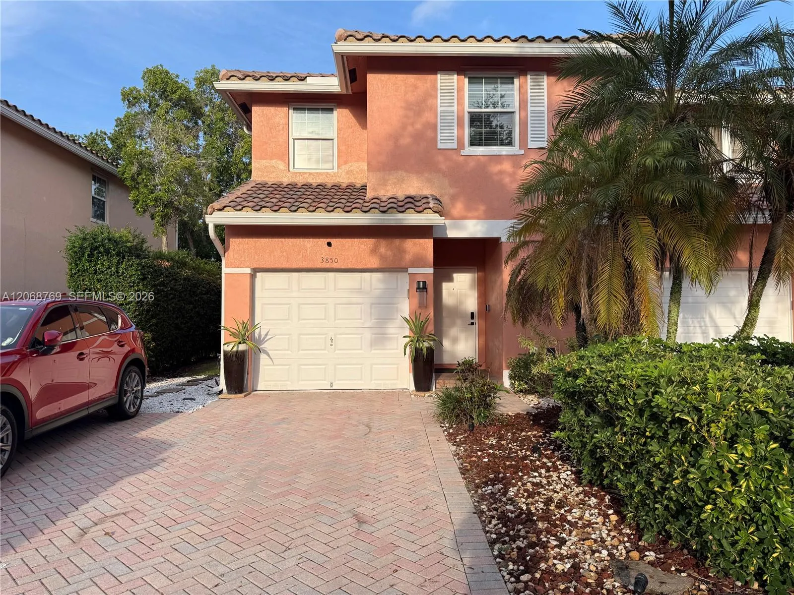 Foto de propiedad en 3850 NW 90th Way, Sunrise, FL 33351 Sunrise con MLS# 