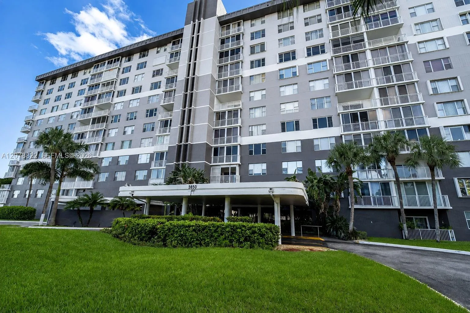 Foto de propiedad en 3850 Washington Street 314, Hollywood, FL 33021 Hollywood con MLS# 