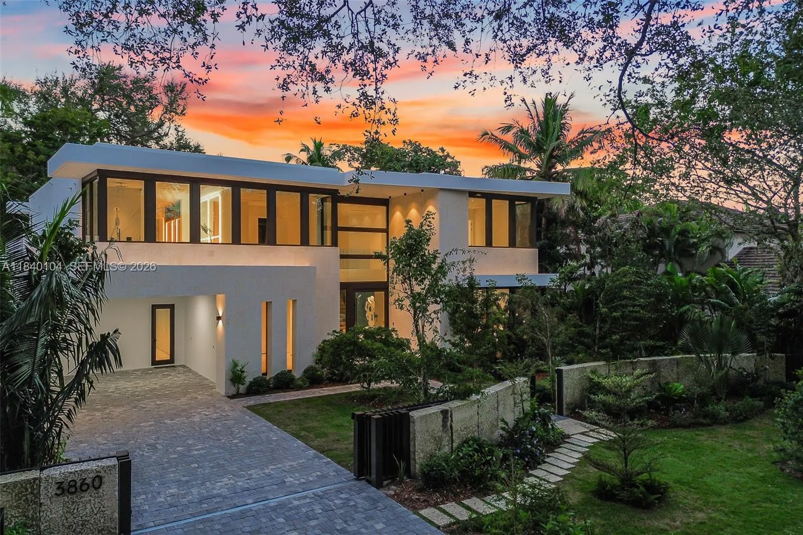 Foto de propiedad en 3860 Little Avenue, Miami, FL 33133 Miami con MLS# 