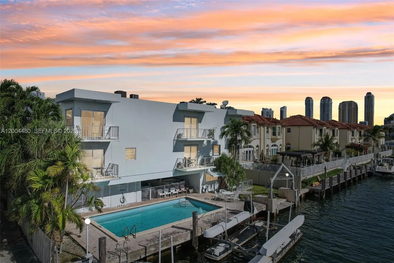 Foto de propiedad en 3862 NE 171st Street E, North Miami Beach, FL 33160 North Miami Beach con MLS# 