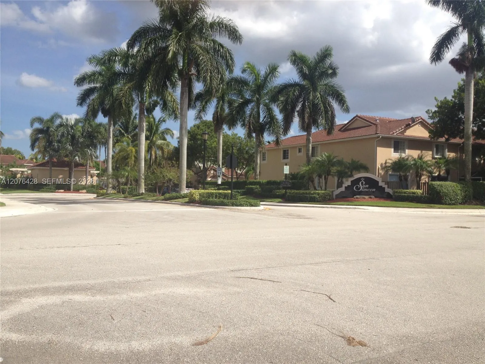Foto de propiedad en 3870 San Simeon Circle 0, Weston, FL 33331 Weston con MLS# 