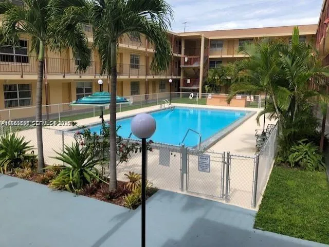 Foto de propiedad en 3881 W Flagler Street 208, Miami, FL 33134 Miami con MLS# 