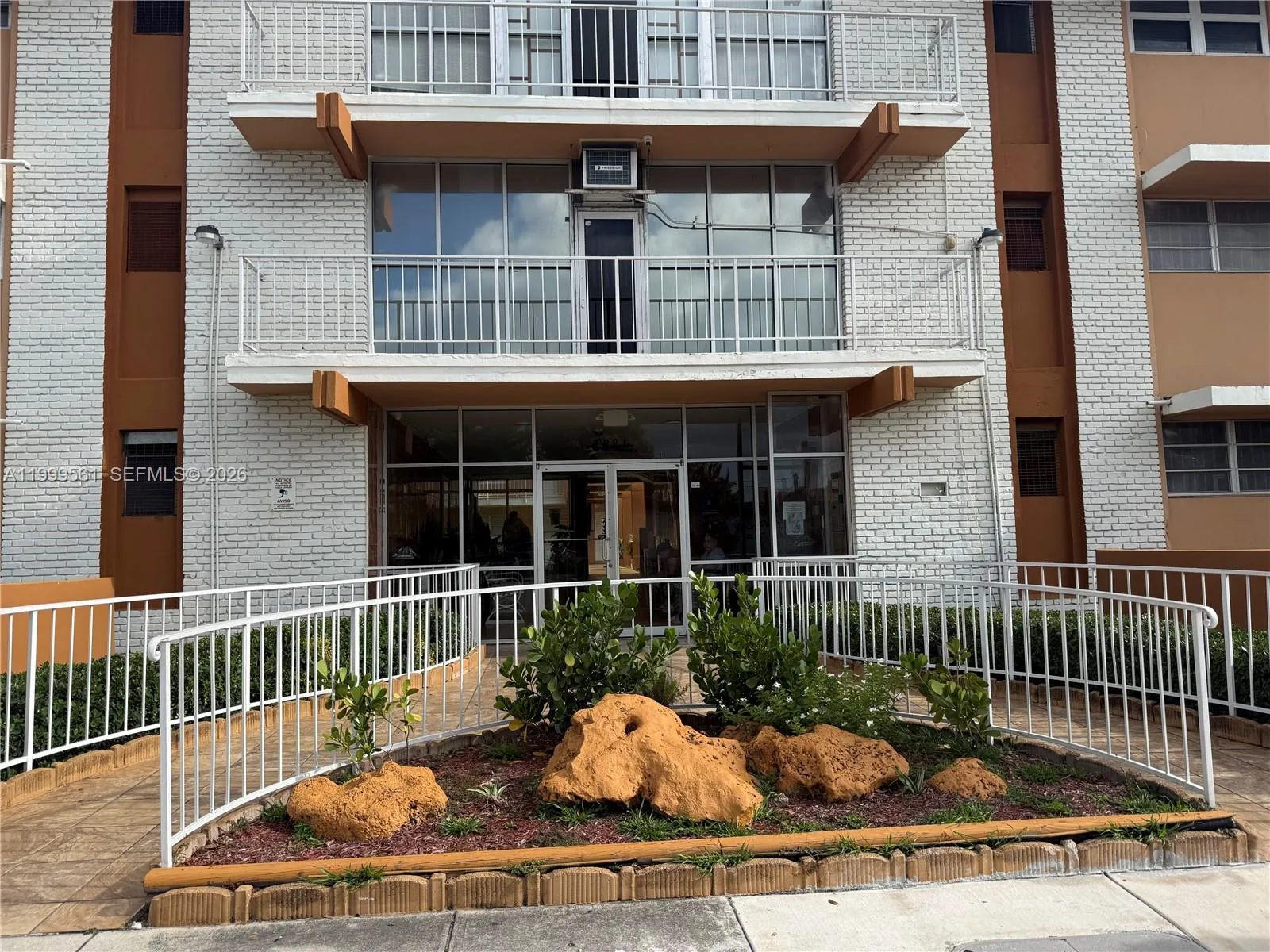 Foto de propiedad en 3881 W Flagler Street 319, Miami, FL 33134 Miami con MLS# 