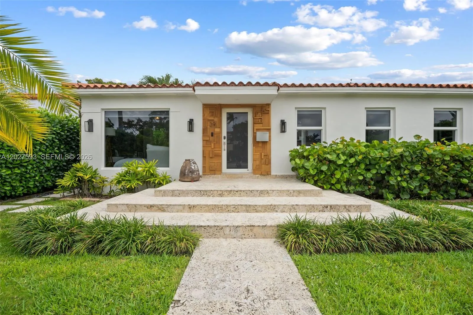 Foto de propiedad en 39 Montilla Avenue, Coral Gables, FL 33134 Coral Gables con MLS# 