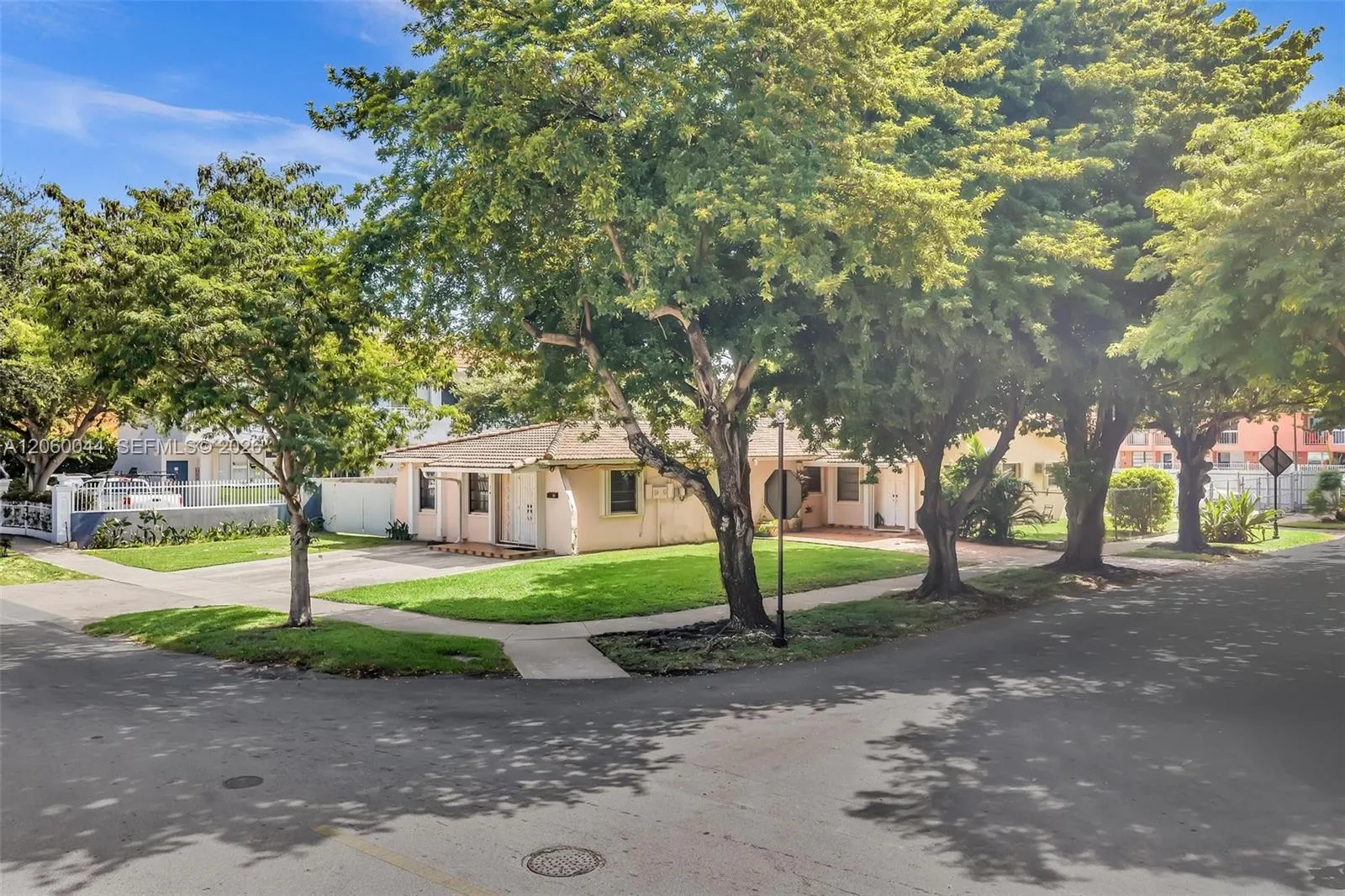 Foto de propiedad en 39 SW 114th Avenue, Sweetwater, FL 33174 Sweetwater con MLS# 