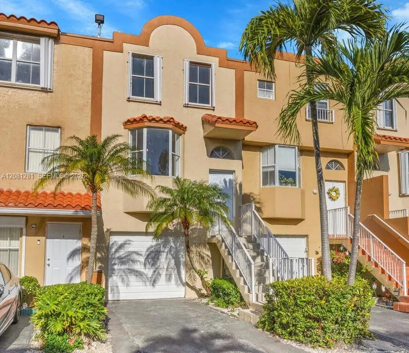 Foto de propiedad en 390 NW 86th Court 803, Miami, FL 33126 Miami con MLS# 