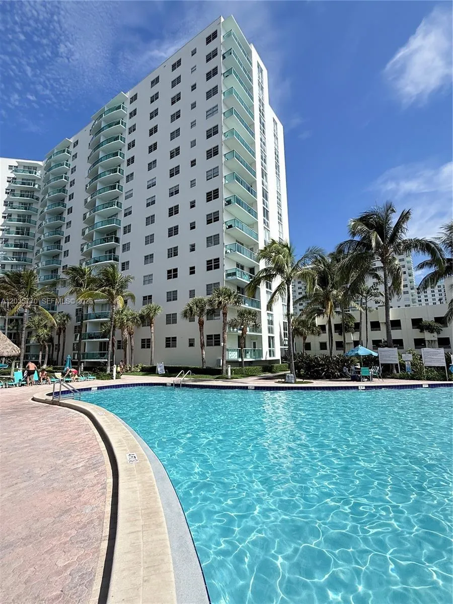 Foto de propiedad en 3901 S Ocean Drive 14U, Hollywood, FL 33019 Hollywood con MLS#