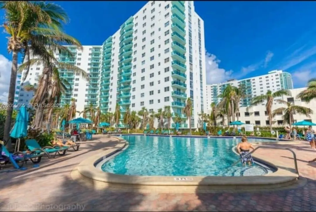 Foto de propiedad en 3901 S Ocean Drive 2Z, Hollywood, FL 33019 Hollywood con MLS#
