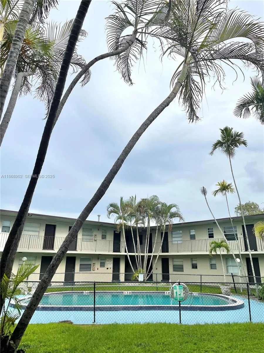Foto de propiedad en 3901 SW 112th Avenue 46, Miami, FL 33165 Miami con MLS# 