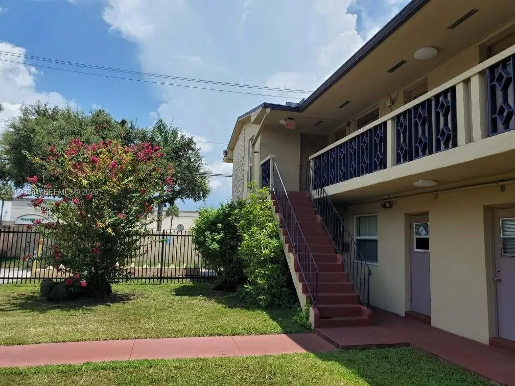Foto de propiedad en 3901 SW 78th Court 221, Miami, FL 33155 Miami con MLS# 