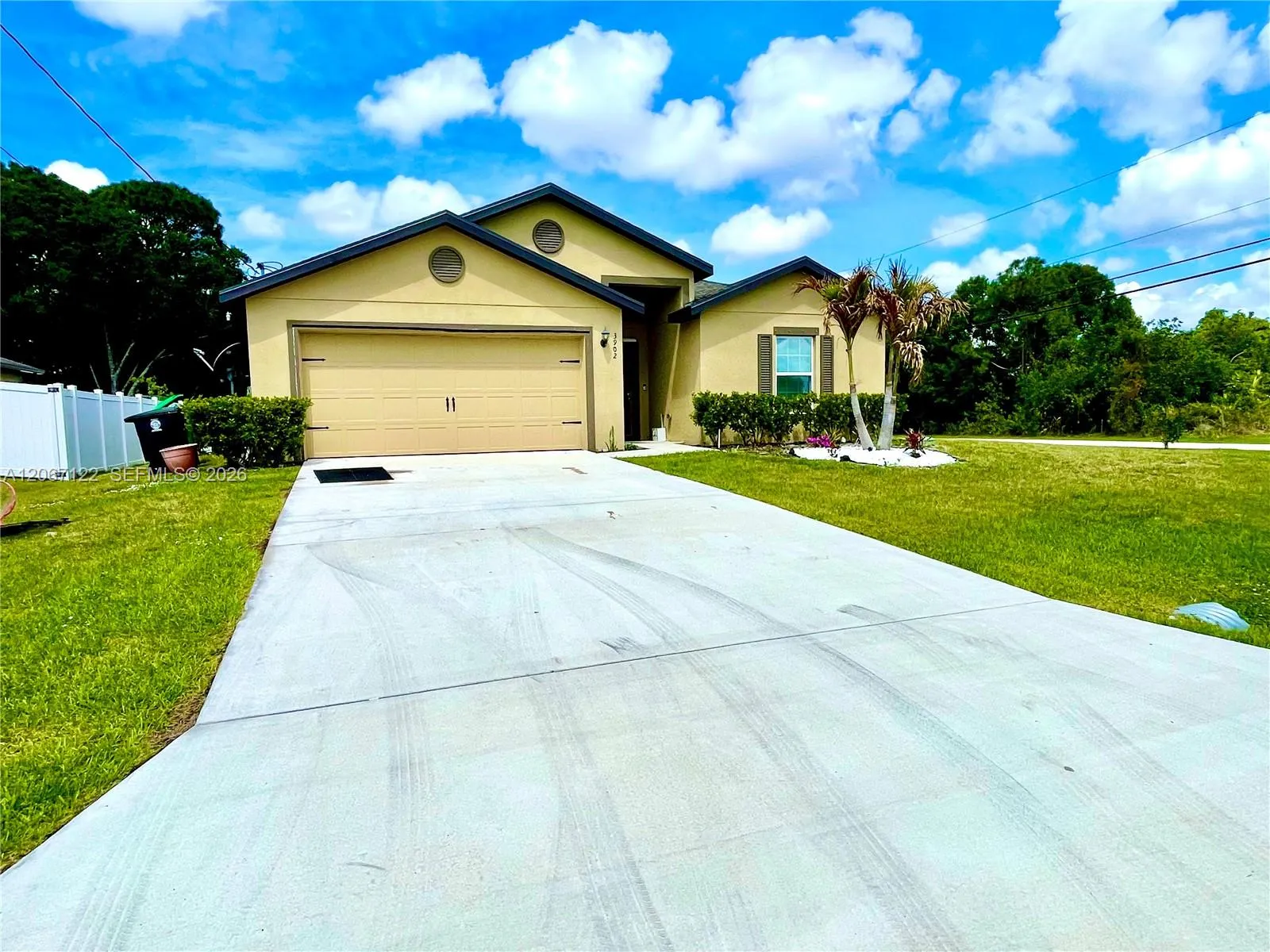 Foto de propiedad en 3902 SW Brunswick Street 3902, Port St. Lucie, FL 34953 Port St. Lucie con MLS# 