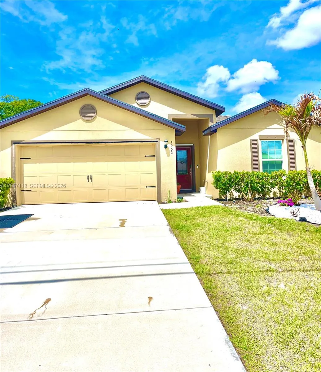 Foto de propiedad en 3902 SW Brunswick Street, Port St. Lucie, FL 34953 Port St. Lucie con MLS# 