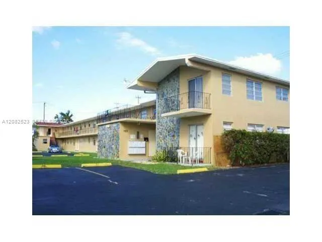 Foto de propiedad en 3903 SW 78th Court 103, Miami, FL 33155 Miami con MLS# 