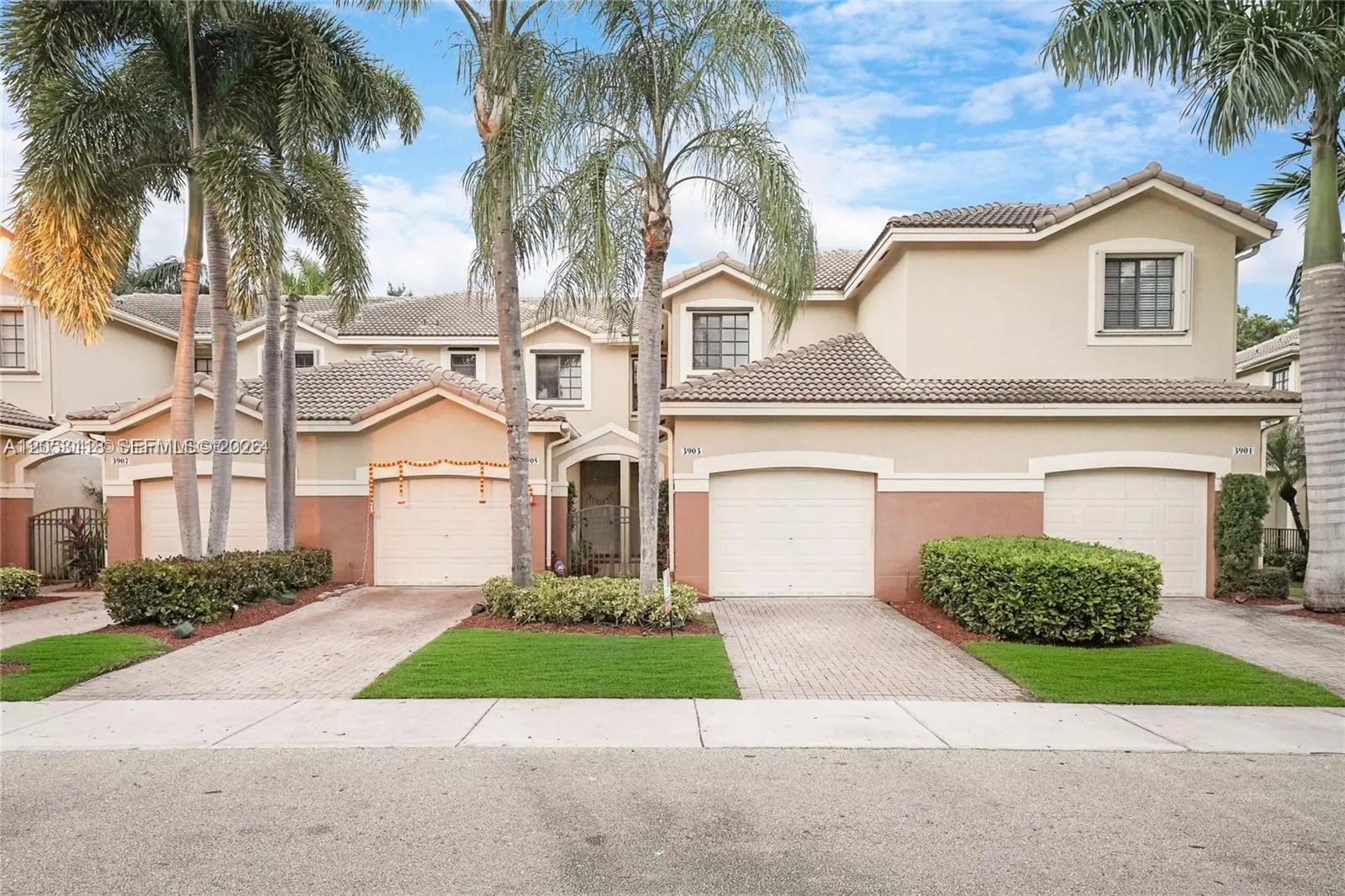 Foto de propiedad en 3903 Tree Top Drive 3903, Weston, FL 33332 Weston con MLS# 