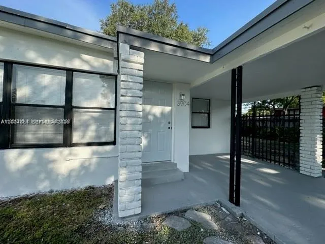 Foto de propiedad en 3904 SW 58th Avenue, West Park, FL 33023 West Park con MLS# 
