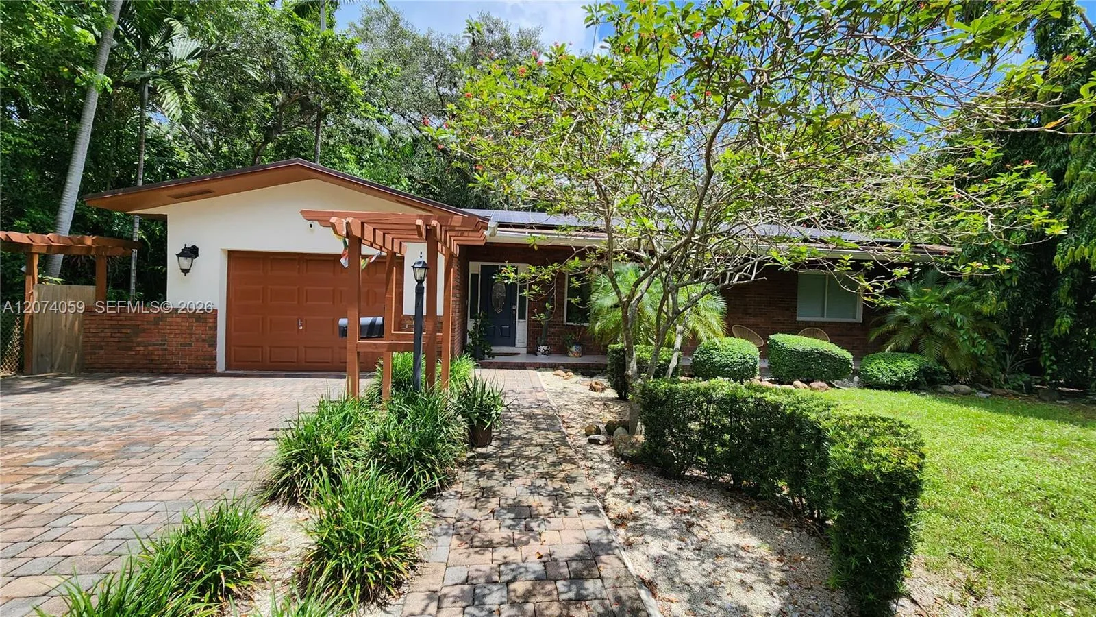 Foto de propiedad en 391 NE 131st Street, North Miami, FL 33161 North Miami con MLS# 