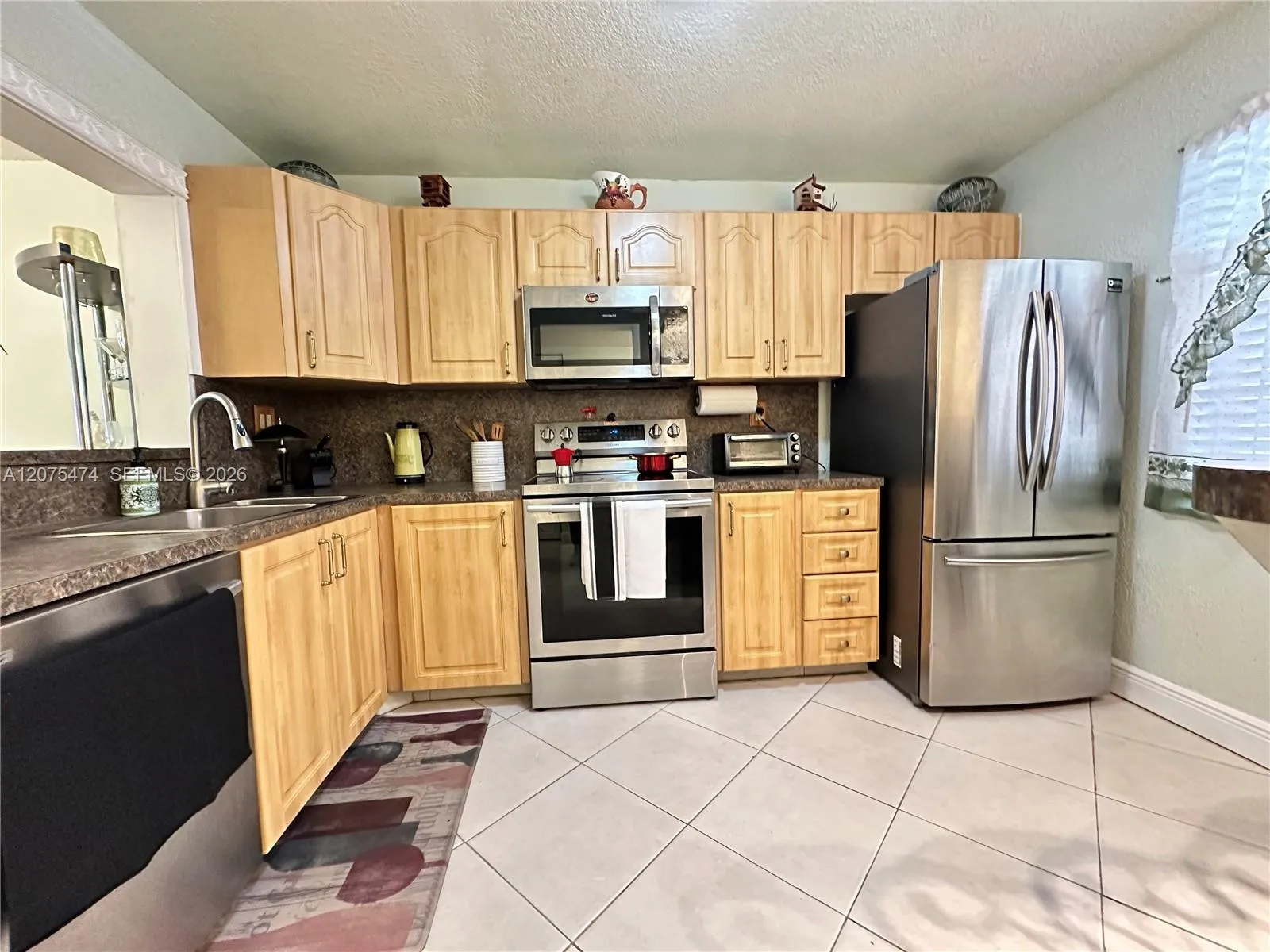 Foto de propiedad en 3910 Inverrary Boulevard 202-B, Lauderhill, FL 33319 Lauderhill con MLS# 