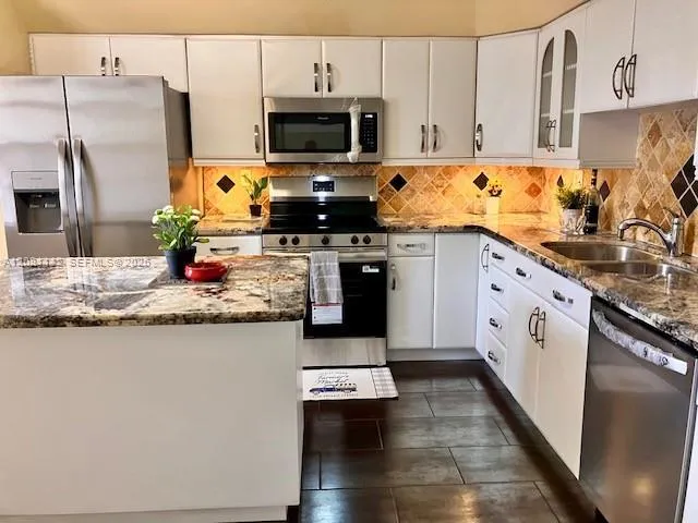 En Venta 3910 Inverrary Boulevard 304-B, Lauderhill, FL 33319, Lauderhill, FL 33319