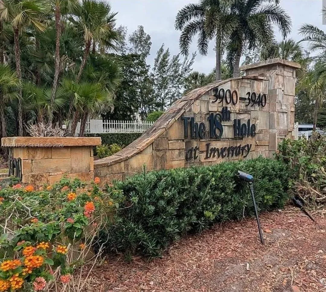 Foto de propiedad en 3910 Inverrary Boulevard 703-B, Lauderhill, FL 33319 Lauderhill con MLS# 