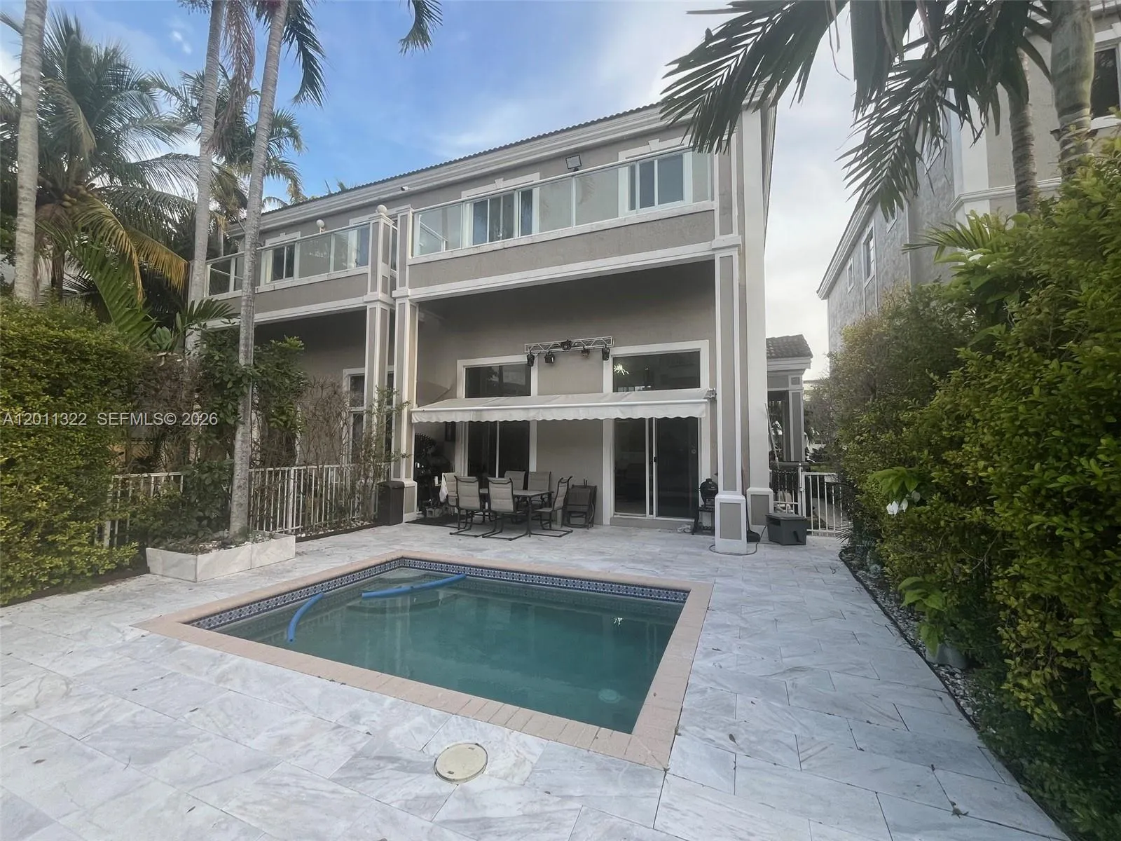 Foto de propiedad en 3915 NE 168th Street 3915, North Miami Beach, FL 33160 North Miami Beach con MLS# 