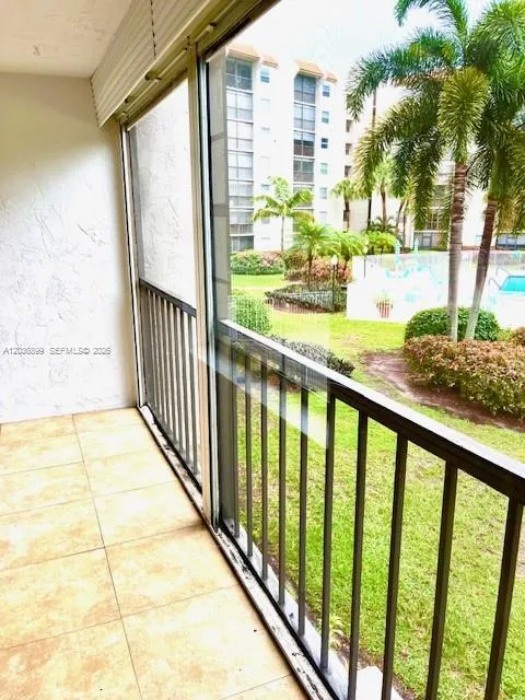 Foto de propiedad en 3920 Inverrary Boulevard 204C, Lauderhill, FL 33319 Lauderhill con MLS# 