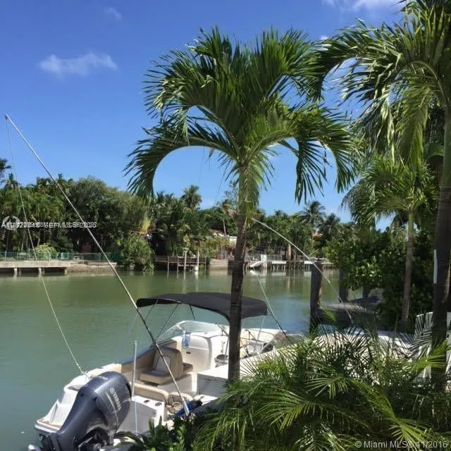 Foto de propiedad en 3921 N Meridian Avenue 3C, Miami Beach, FL 33140 Miami Beach con MLS# 