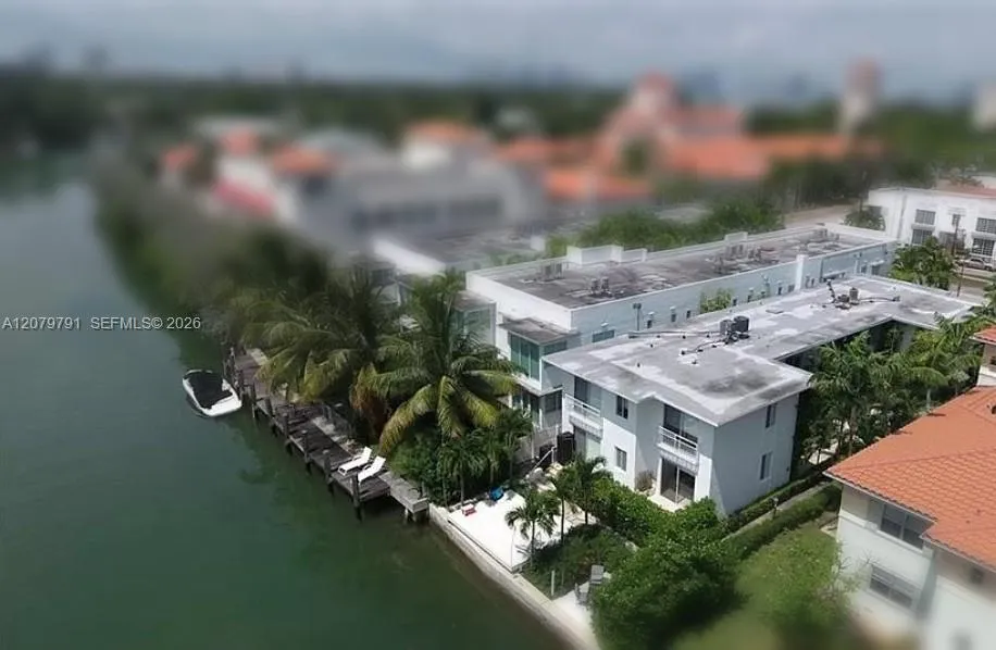 Foto de propiedad en 3921 N Meridian Avenue, Miami Beach, FL 33140 Miami Beach con MLS# 