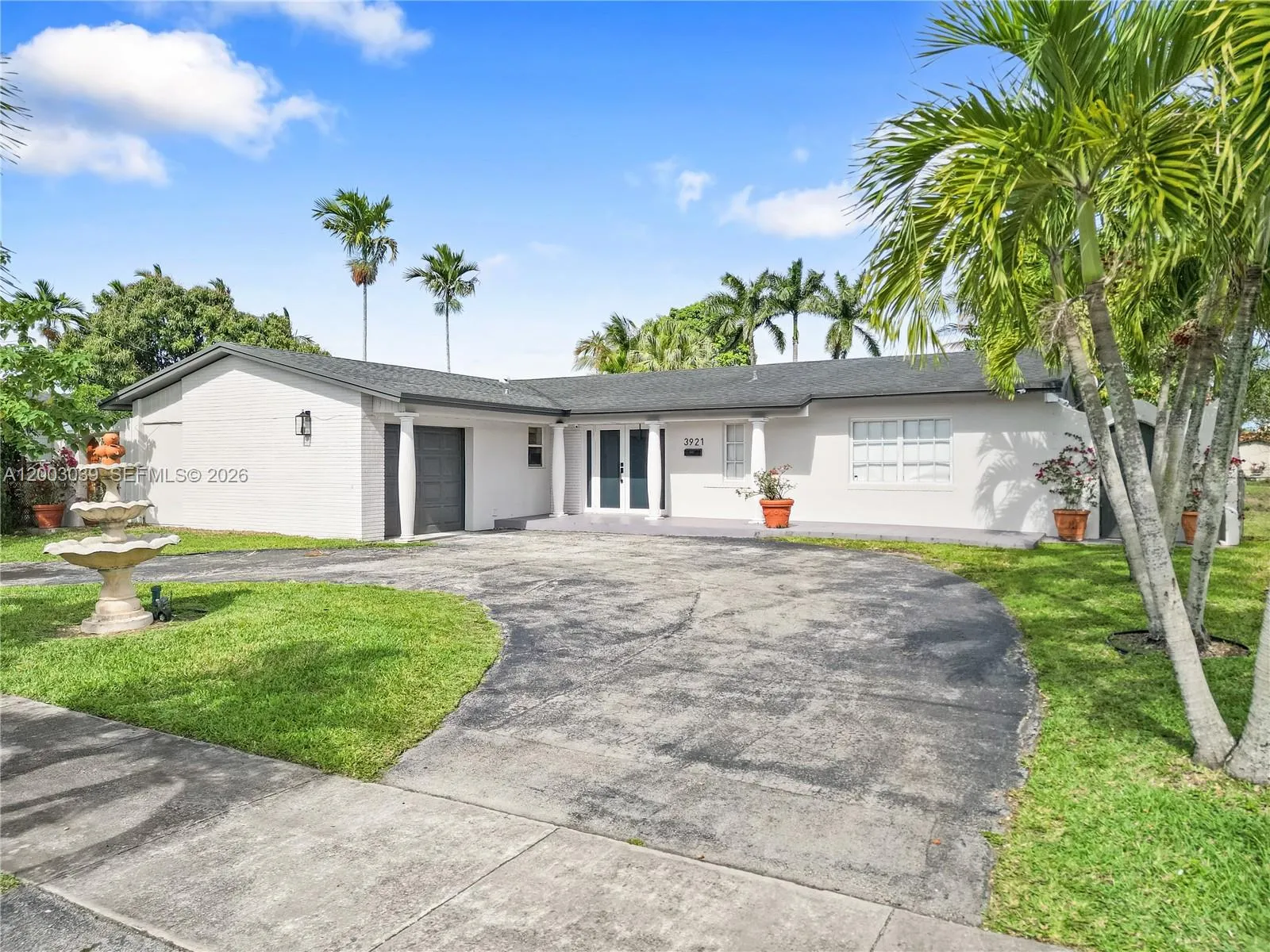 Foto de propiedad en 3921 SW 124th Court, Miami, FL 33175 Miami con MLS# 