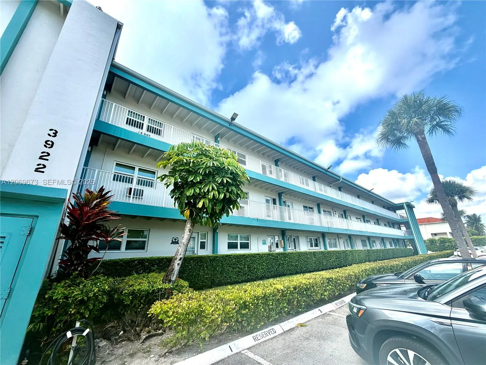 Foto de propiedad en 3922 NE 166th Street S306, North Miami Beach, FL 33160 North Miami Beach con MLS# 