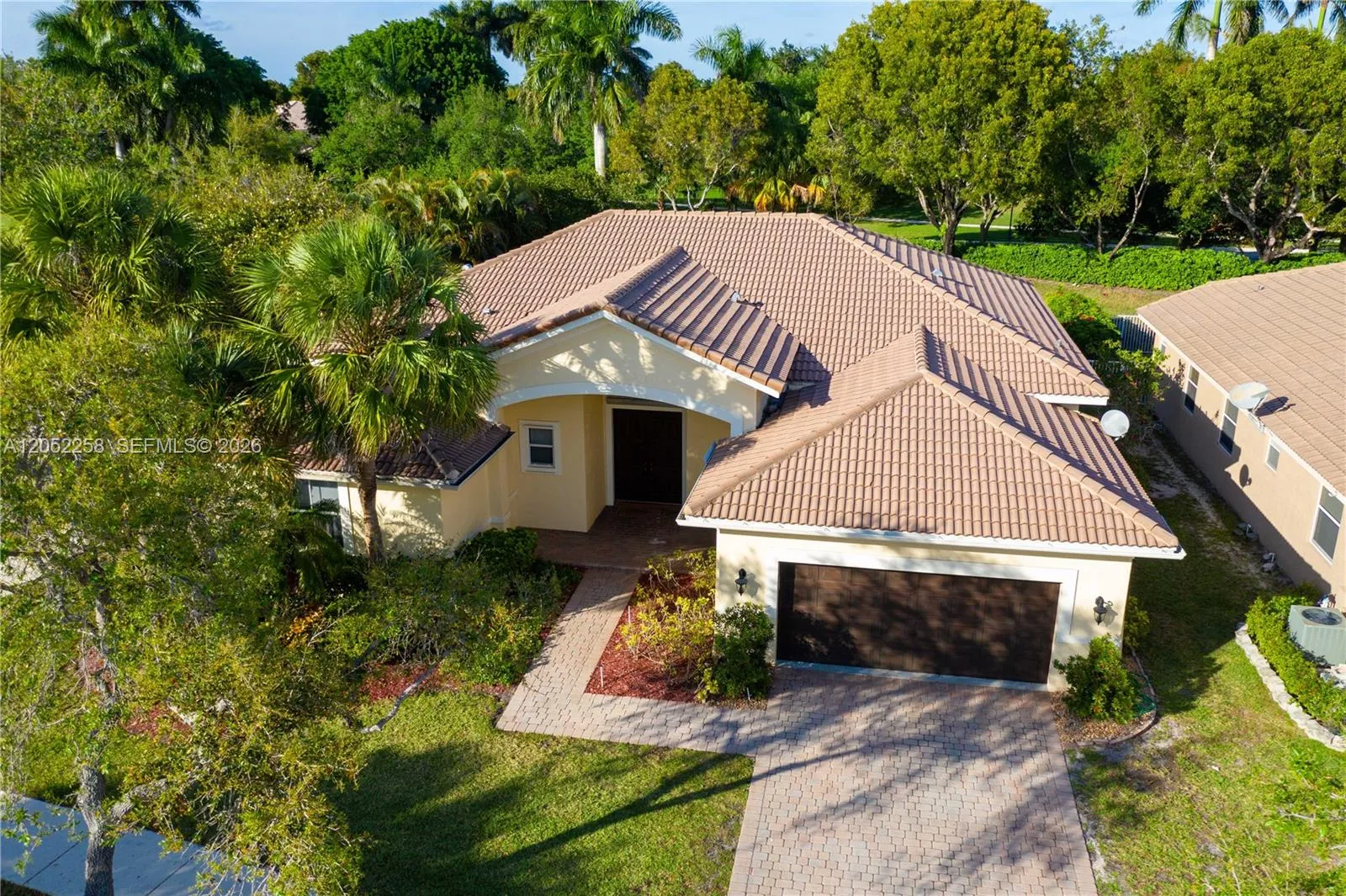 Foto de propiedad en 3929 Osprey Court 3929, Weston, FL 33331 Weston con MLS# 