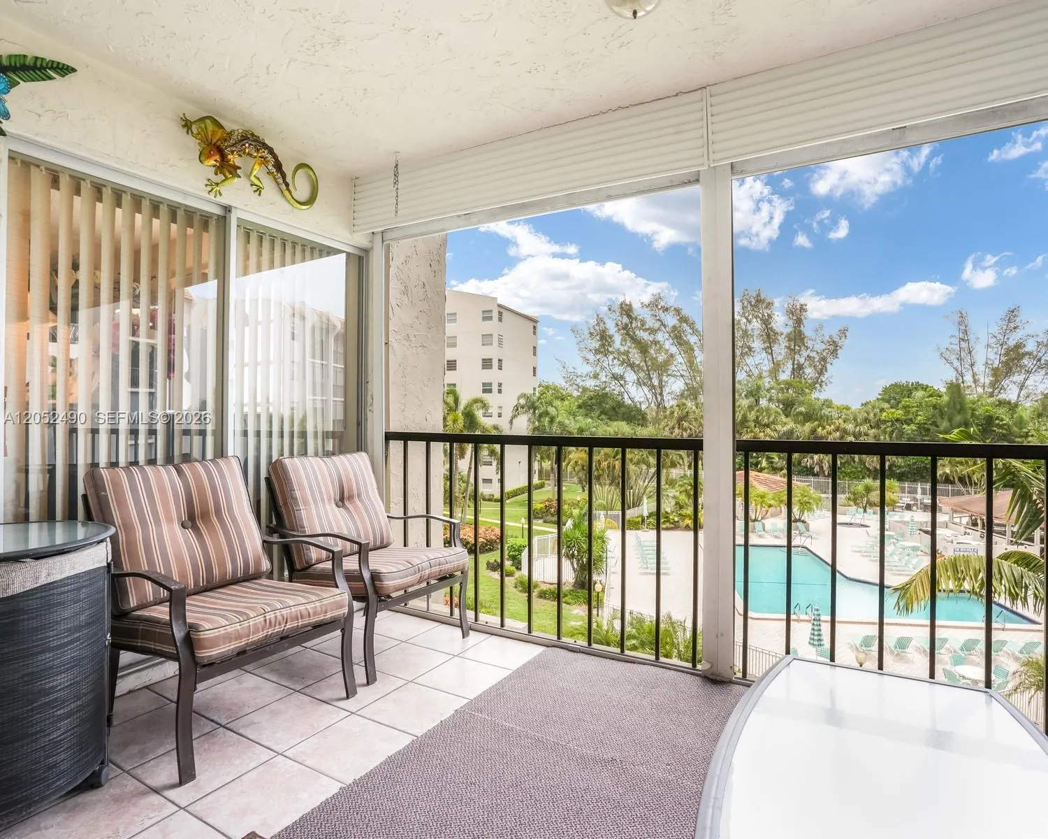 Foto de propiedad en 3930 Inverrary Boulevard 406-D, Lauderhill, FL 33319 Lauderhill con MLS# 