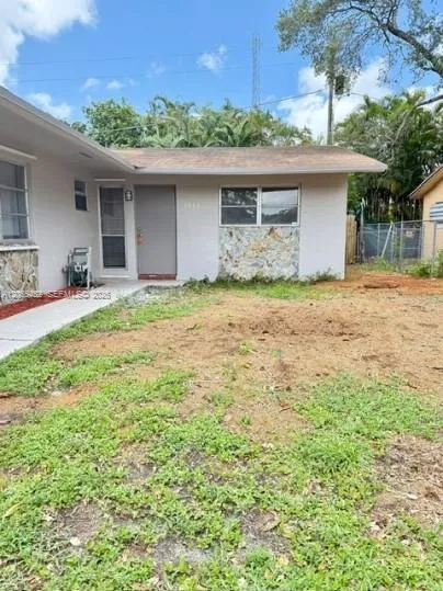 Foto de propiedad en 3931 SW 51st Street 3933, Dania Beach, FL 33312 Dania Beach con MLS# 