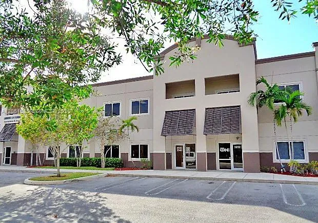 Foto de propiedad en 3932 Coral Ridge Drive 21, Coral Springs, FL 33065 Coral Springs con MLS# 