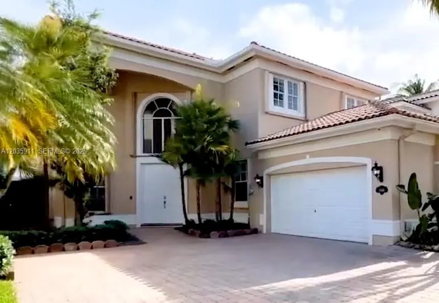 Foto de propiedad en 3944 194th Trail, Sunny Isles Beach, FL 33160 Sunny Isles Beach con MLS# 