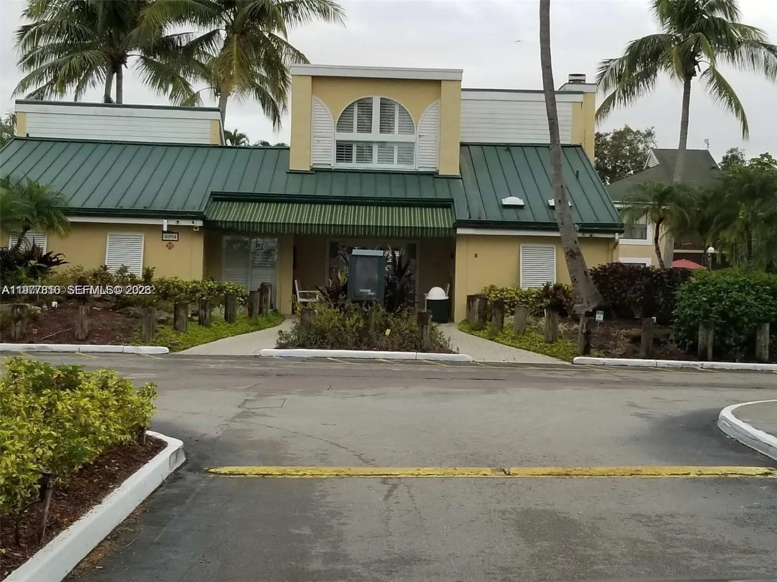 Foto de propiedad en 3948 NW 87th Avenue 3948, Sunrise, FL 33351 Sunrise con MLS# 