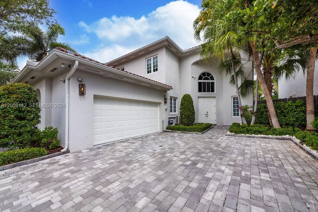 Foto de propiedad en 3949 194th Lane, Sunny Isles Beach, FL 33160 Sunny Isles Beach con MLS# 
